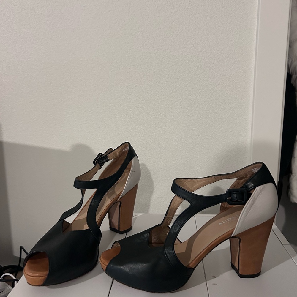 Chic Black and White Heels with Buckle